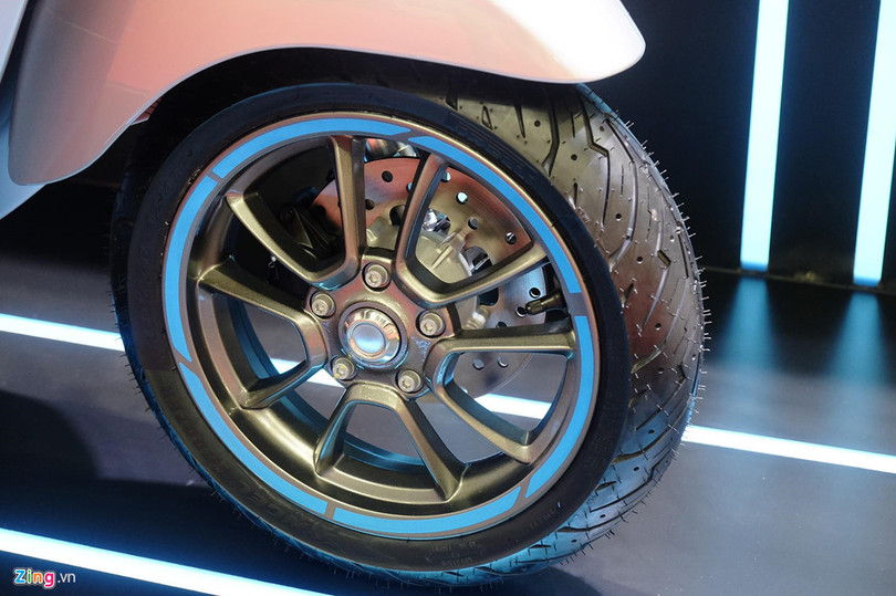 Cận cảnh Vespa Elettrica sắp ra mắt tại Việt Nam, thiết kế cũ, giá cao cấp