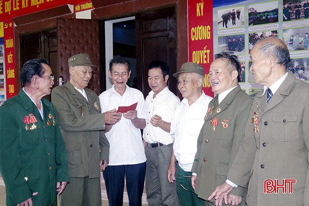 Xúc động ngày gặp lại của các chiến sỹ nhập ngũ đầu tiên ở Hà Tĩnh