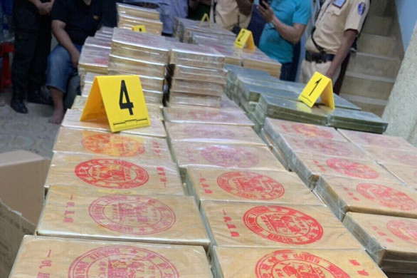 Bắt một người nước ngoài với lượng ma túy cực lớn ở bến xe An Sương