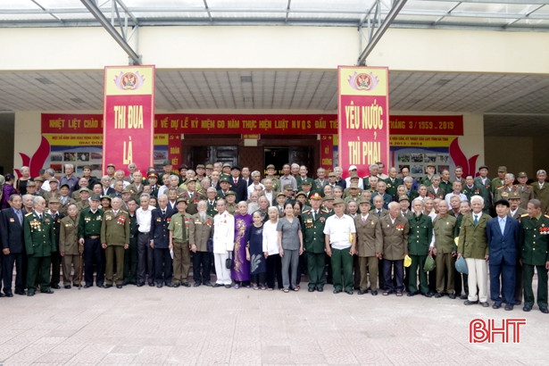 Xúc động ngày gặp lại của các chiến sỹ nhập ngũ đầu tiên ở Hà Tĩnh