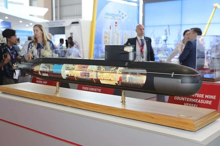 Cận cảnh dàn máy bay, tàu chiến khuấy đảo triển lãm LIMA-2019