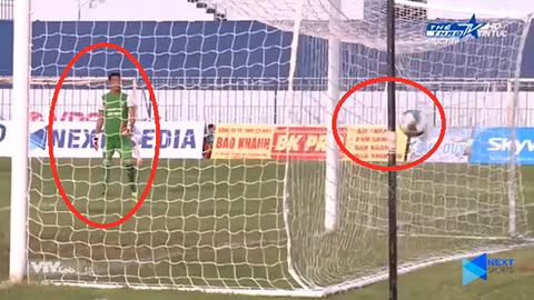 Cầu thủ Cần Thơ tự sút phạt vào lưới nhà, trọng tài không công nhận