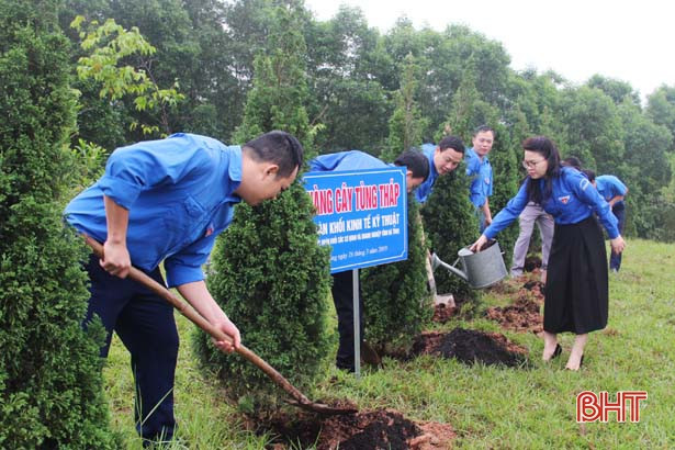 Hơn 200 bát cháo tình thương trao tặng bệnh nhân nghèo huyện Cẩm Xuyên