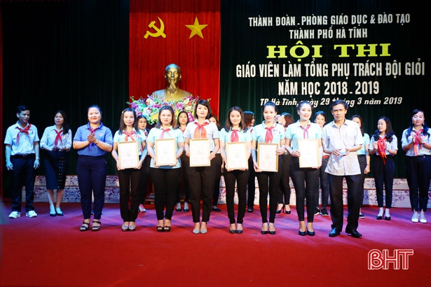 18 thí sinh TP Hà Tĩnh tranh tài “Giáo viên – Tổng phụ trách đội giỏi”