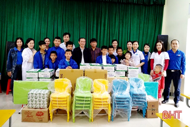 Các cơ sở y tế Hà Tĩnh tổ chức nhiều hoạt động công tác xã hội