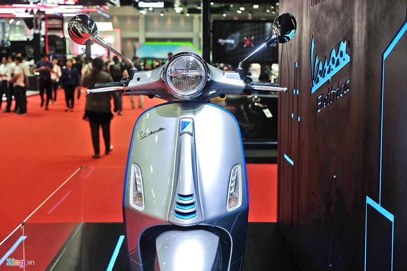 Cận cảnh Vespa Elettrica sắp ra mắt tại Việt Nam, thiết kế cũ, giá cao cấp