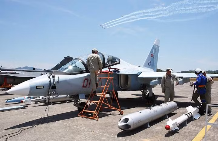 Cận cảnh dàn máy bay, tàu chiến khuấy đảo triển lãm LIMA-2019