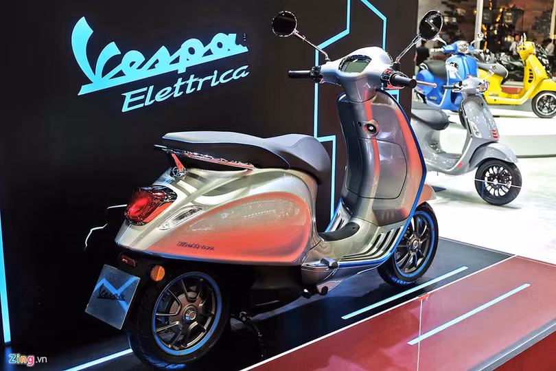 Cận cảnh Vespa Elettrica sắp ra mắt tại Việt Nam, thiết kế cũ, giá cao cấp