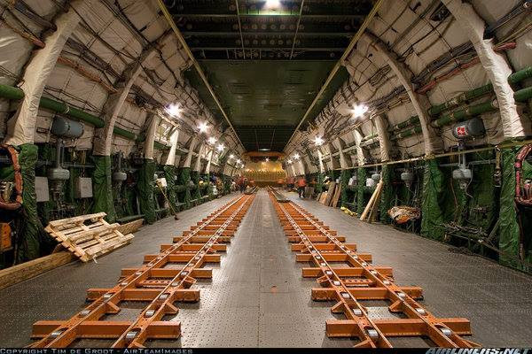 Khoang hàng của An-225. Ảnh: Airliners.net. Khám phá máy bay vận tải lớn nhất thế giới