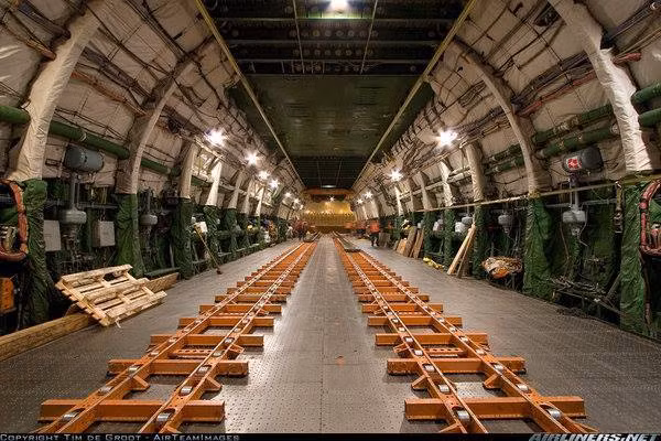 Khám phá máy bay vận tải lớn nhất thế giới