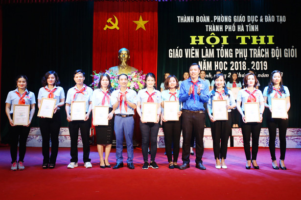 18 thí sinh TP Hà Tĩnh tranh tài “Giáo viên – Tổng phụ trách đội giỏi”