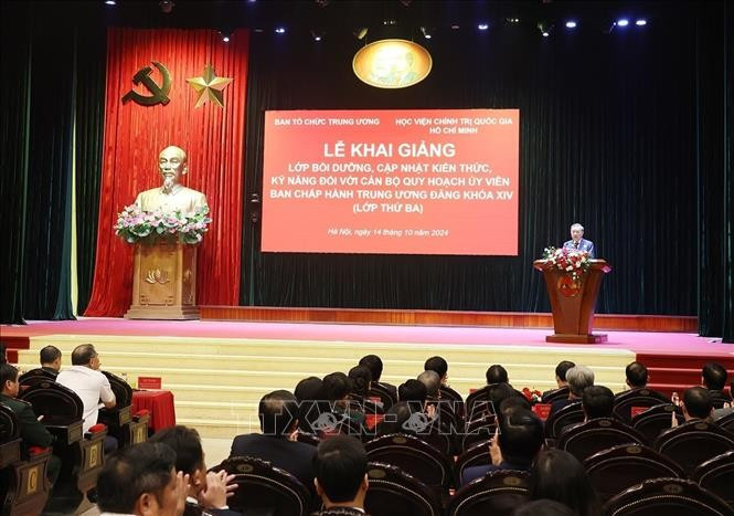 Tổng Bí thư, Chủ tịch nước Tô Lâm phát biểu chỉ đạo Lớp bồi dưỡng kiến thức. Ảnh: Trí Dũng/TTXVN Tổng Bí thư, Chủ tịch nước Tô Lâm phát biểu chỉ đạo Lớp bồi dưỡng kiến thức. Ảnh: Trí Dũng/TTXVN