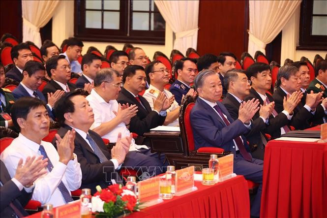 Tổng Bí thư, Chủ tịch nước Tô Lâm và các đại biểu dự khai giảng Lớp bồi dưỡng. Ảnh: Văn Điệp/TTXVN Tổng Bí thư, Chủ tịch nước Tô Lâm và các đại biểu dự khai giảng Lớp bồi dưỡng. Ảnh: Văn Điệp/TTXVN