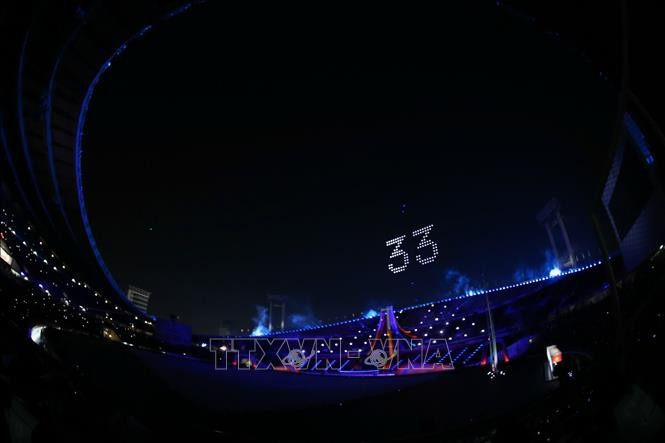 Màn trình diễn ánh sáng tuyệt vời trong lễ khai mạc SEA Games 33. Ảnh: Minh Quyết/PV TTXVN từ Thái Lan