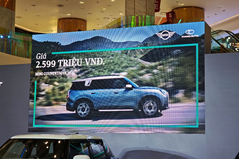 MINI Countryman 2025 được bán với giá 2,599 tỷ đồng. Với giá bán vượt mốc 2,5 tỷ đồng, những mẫu xe Countryman dành cho tệp khách hàng riêng yêu thích thương hiệu Anh quốc. Một số đối thủ của Countryman tại Việt Nam có thể kể đến như Audi Q3 (1,89 tỷ) hay BMW X1 (1,859 tỷ), Mercedes-Benz GLC (1,619 tỷ đồng).