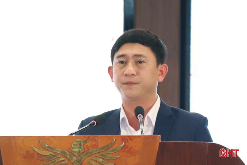 Ông Võ Văn Nhất - Giám đốc Agribank Chi nhánh Hà Tĩnh II tham luận về "Tăng cường khả năng tiếp cận vốn tín dụng của người dân, doanh nghiệp, phục vụ phát triển nông nghiệp, nông thôn". bqbht_br_611.jpg