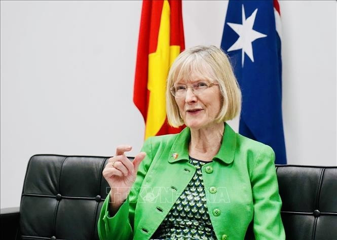 Đại sứ Australia Gillian Bird trả lời phỏng vấn báo chí. Ảnh: Việt Đức/TTXVN Đại sứ Australia Gillian Bird trả lời phỏng vấn báo chí. Ảnh: Việt Đức/TTXVN