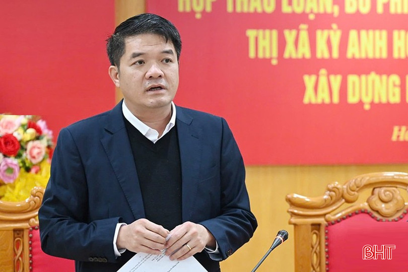 Chủ tịch Ủy ban MTTQ tỉnh Trần Nhật Tân đề nghị thị xã Kỳ Anh tập trung củng cố nâng chất các tiêu chí. bqbht_br_z6245332540487-4995de7e4cdd9c22fd2631c04b57f5c6.jpg