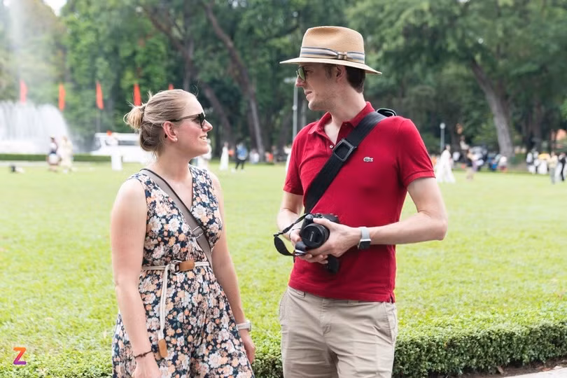 Natali và chồng (quốc tịch Đức) tham quan Dinh Độc Lập đầu tháng 4. Ảnh: Linh Huỳnh.