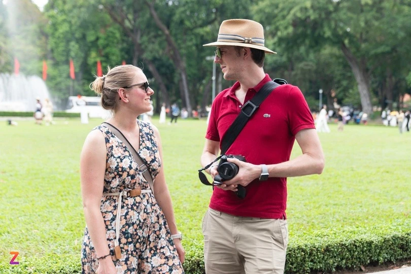 Natali và chồng (quốc tịch Đức) tham quan Dinh Độc Lập đầu tháng 4. Ảnh: Linh Huỳnh.