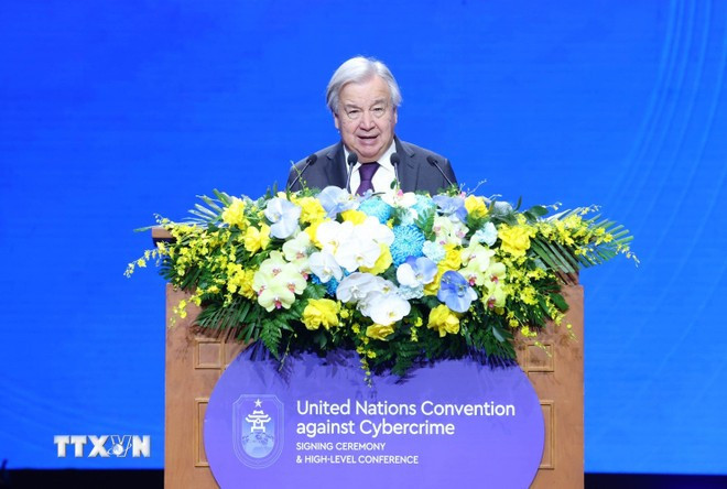 Tổng Thư ký Liên hợp quốc António Guterres phát biểu tại Phiên khai mạc cấp cao Lễ mở ký Công ước Hà Nội. (Ảnh: Phương Hoa/TTXVN)