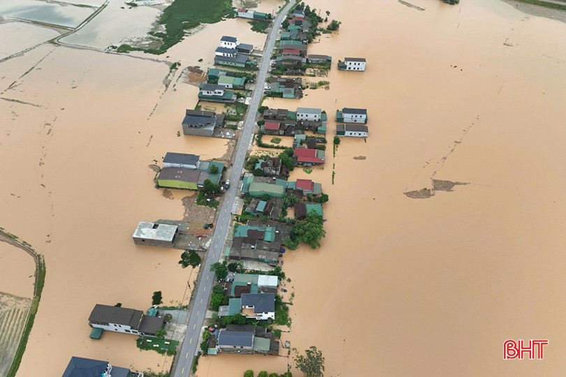Mưa lớn vào cuối tháng 5/2025 khiến nhiều khu vực ở xã Cẩm Duệ chìm trong lũ. image-2.jpg