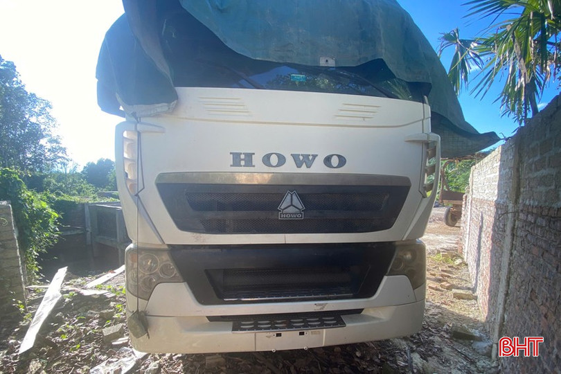 Chiếc xe đầu kéo được Giang mang về nhà phủ bạt cất giấu. bqbht_br_chiec-xe-dau-keo-duoc-giang-mang-ve-nha-phu-bat-cat-giau.jpg
