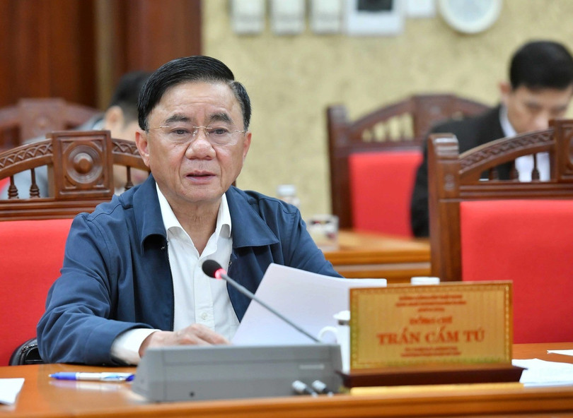 Thường trực Ban Bí thư Trần Cẩm Tú ký ban hành Kết luận số 160 của Bộ Chính trị, Ban Bí thư (Ảnh: TTXVN). ong-tran-cam-tujpg-1748874995276.jpg