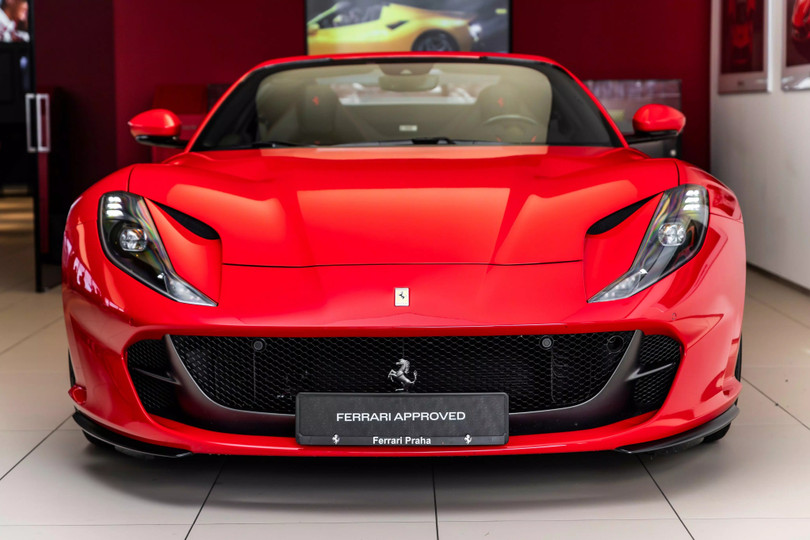 Tương tự 812 Superfast, Ferrari 812 GTS mang trong mình khối động cơ V12 hút khí tự nhiên dung tích 6.3L có công suất tối đa 800 mã lực và mô-men xoắn cực đại 718 Nm.