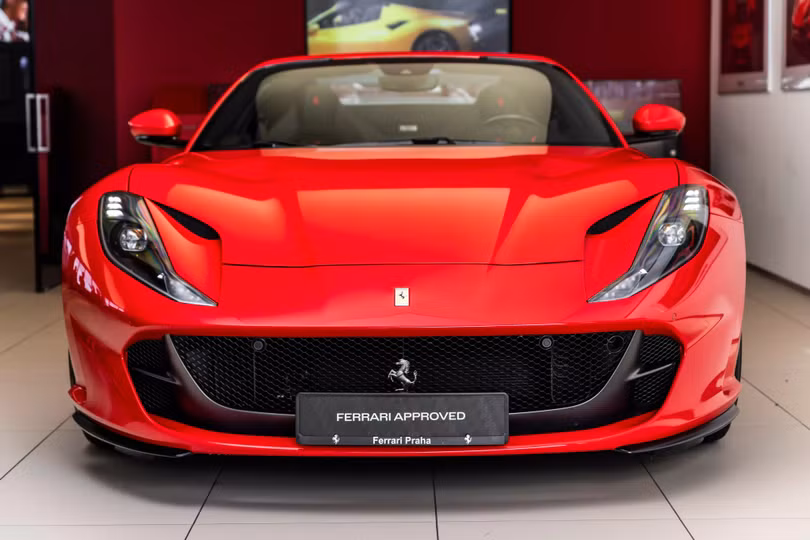 Tương tự 812 Superfast, Ferrari 812 GTS mang trong mình khối động cơ V12 hút khí tự nhiên dung tích 6.3L có công suất tối đa 800 mã lực và mô-men xoắn cực đại 718 Nm.