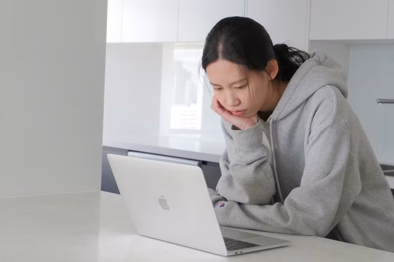 Trẻ em và thanh thiếu niên hiện dành nhiều thời gian trên Internet hơn bao giờ hết. Ảnh: Unsplash.