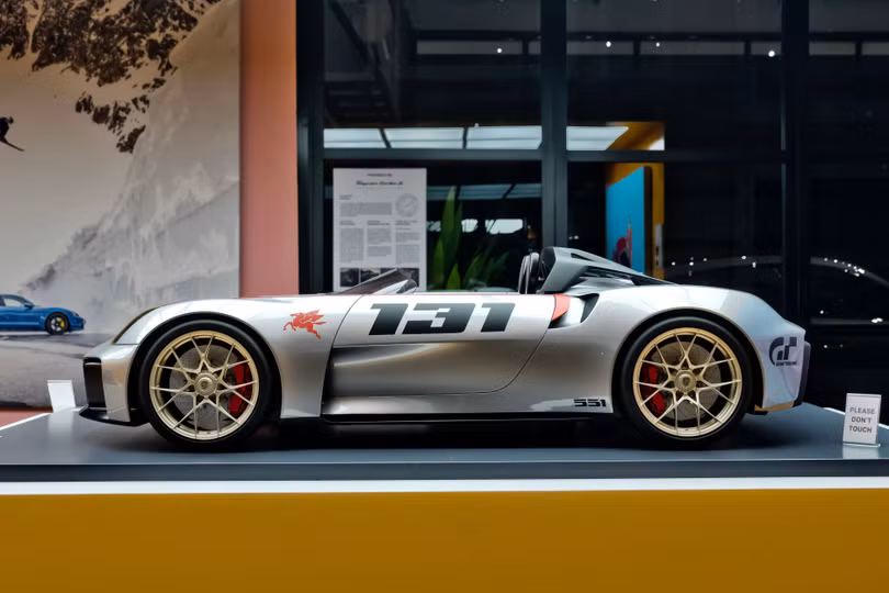 Porsche Vision GT Spyder là phiên bản mui trần của mẫu xe đua viễn tưởng Porsche Vision Gran Turismo. Cả 2 đều đã góp mặt trong tựa game đình đám "Gran Turismo".