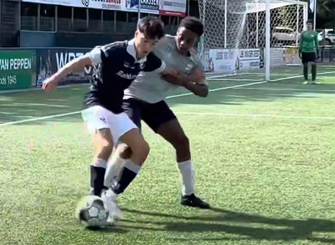 Thomas Mai Veeren (đen) thử sức ở U17 Việt Nam - Ảnh: Youtube Thomas Mai Veeren Thomas Mai Veeren (đen) thử sức ở U17 Việt Nam - Ảnh: Youtube Thomas Mai Veeren