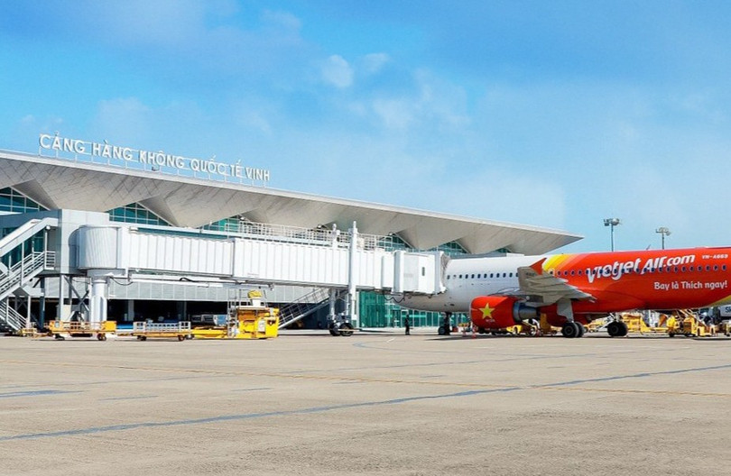 ACV đang triển khai dự án sửa chữa đường cất hạ cánh và đường lăn của Cảng hàng không Vinh bằng nguồn vốn bảo trì kết cấu hạ tầng hàng không do Nhà nước đầu tư, quản lý. ACV đang triển khai dự án sửa chữa đường cất hạ cánh và đường lăn của Cảng hàng không Vinh bằng nguồn vốn bảo trì kết cấu hạ tầng hàng không do Nhà nước đầu tư, quản lý.