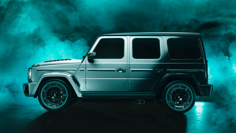 Điều này giúp chiếc SUV có sức mạnh 1.063 mã lực và mô-men xoắn 1.300 Nm. HOF Sir Class có khả năng tăng tốc 0-100 km/h trong 3,5 giây, tốc độ tối đa hơn 300 km/h.