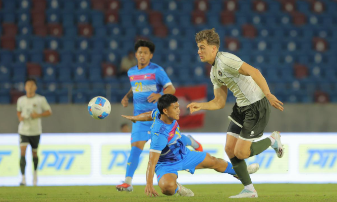 Indonesia (áo trắng) thua Philippines 0-1 ở lượt hai bảng C bóng đá nam SEA Games 33, trên sân 700th Annivesary ở Chiangmai, Thái Lan ngày 8/12/2025. Ảnh: Bola