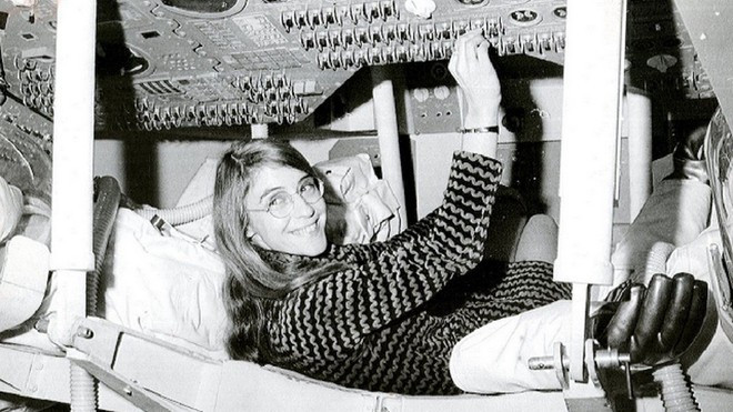 Margaret Hamilton trong Modul Chỉ huy tàu Apollo. (Ảnh: NASA) Margaret Hamilton trong Modul Chỉ huy tàu Apollo. (Ảnh: NASA)