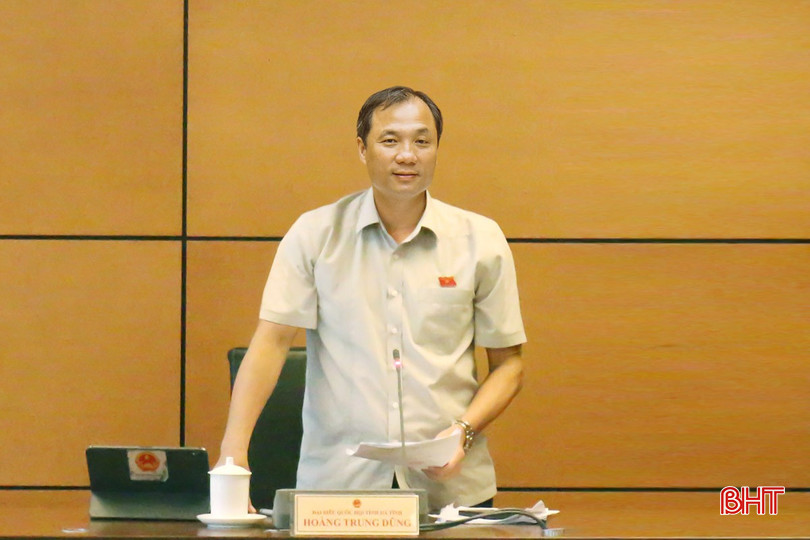 Trưởng đoàn ĐBQH tỉnh Hà Tĩnh Hoàng Trung Dũng kết thúc buổi thảo luận tổ. bqbht_br_anh-mmm.jpg