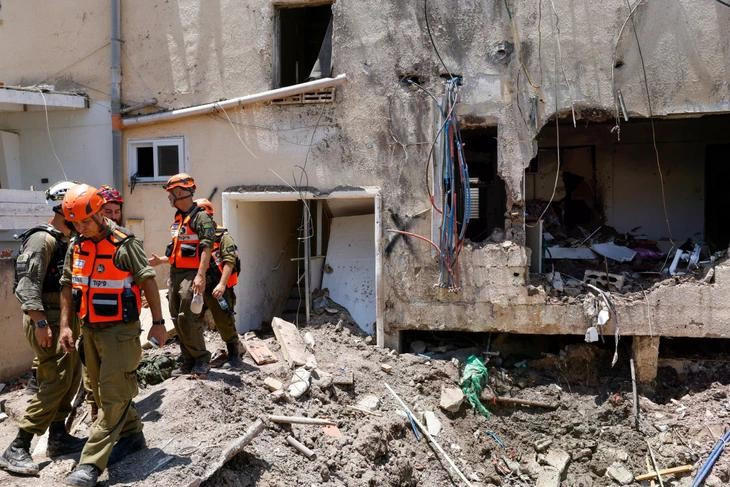 Một tòa nhà bị hư hại ở Beit She'an, Israel, ngày 21-6 - Ảnh: AFP Một tòa nhà bị hư hại ở Beit She'an, Israel, ngày 21-6 - Ảnh: AFP