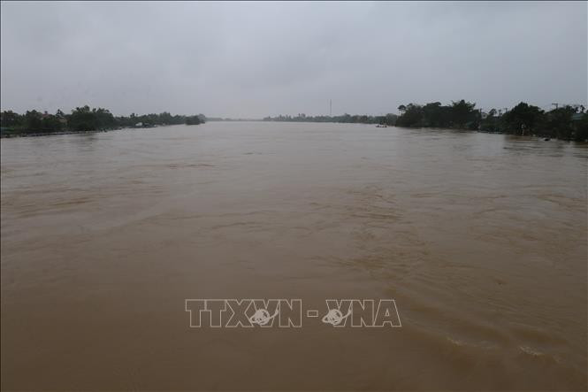 Nước trên sông Bồ, thành phố Huế chiều ngày 29/10. Ảnh: Đỗ Trưởng/TTXVN Nước trên sông Bồ, thành phố Huế chiều ngày 29/10. Ảnh: Đỗ Trưởng/TTXVN
