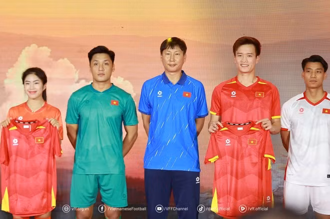 Đội tuyển Việt Nam được kỳ vọng sẽ tiếp tục gặt hái thêm nhiều thành công trong năm 2025 với bộ trang phục phiên bản mới. (Ảnh: VFF)
