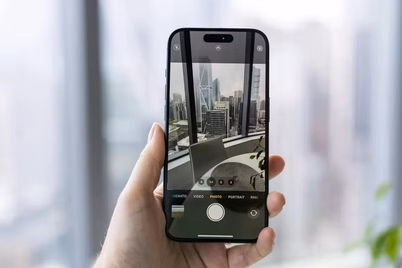 Giao diện camera của iPhone 15 Pro. Ảnh: The Verge.