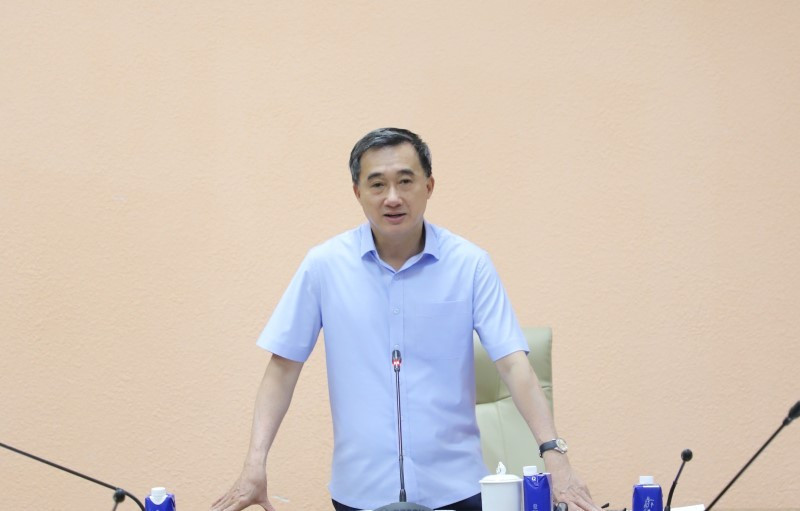 GS.TS Trần Văn Thuấn - Thứ trưởng Bộ Y tế, Chủ tịch Hội đồng Y khoa Quốc gia nhấn mạnh: Bộ Y tế hướng tới phương châm chăm sóc, bảo vệ sức khỏe nhân dân là trên hết, trước hết. GS.TS Trần Văn Thuấn - Thứ trưởng Bộ Y tế, Chủ tịch Hội đồng Y khoa Quốc gia nhấn mạnh: Bộ Y tế hướng tới phương châm chăm sóc, bảo vệ sức khỏe nhân dân là trên hết, trước hết.