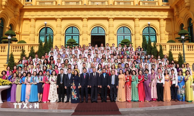 Tổng Bí thư, Chủ tịch nước Tô Lâm với đại biểu được tôn vinh trong phong trào thi đua 'tham mưu giỏi, phục vụ tốt' giai đoạn 2019-2024. (Ảnh: Lâm Khánh/TTXVN) Tổng Bí thư, Chủ tịch nước Tô Lâm với đại biểu được tôn vinh trong phong trào thi đua 'tham mưu giỏi, phục vụ tốt' giai đoạn 2019-2024. (Ảnh: Lâm Khánh/TTXVN)