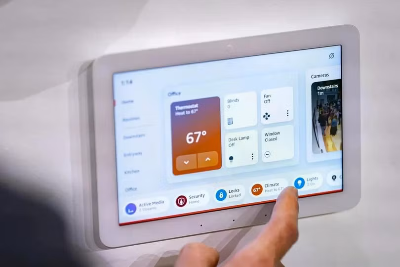 Giao diện điều khiển nhà thông minh của Amazon Echo Hub. Ảnh: Bloomberg.