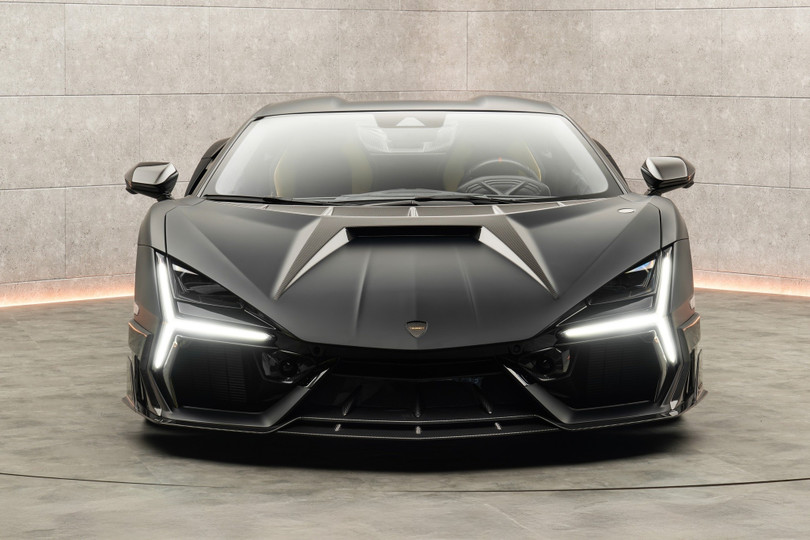 Mansory không giới hạn gói nâng cấp Initiate dành cho siêu xe này. Tại Việt Nam, Lamborghini Revuelto được phân phối chính hãng với giá từ 44 tỷ đồng.