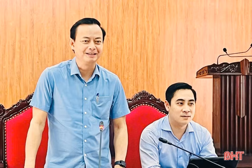 Trưởng ban Tuyên giáo và Dân vận Tỉnh ủy Hà Văn Hùng phát biểu tại buổi làm việc.