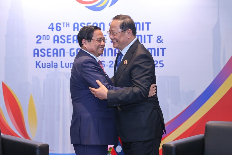 Chiều 26/5, Thủ tướng Phạm Minh Chính đã có cuộc gặp Thủ tướng Lào Sonexay Siphandone - Ảnh: VGP/Nhật Bắc