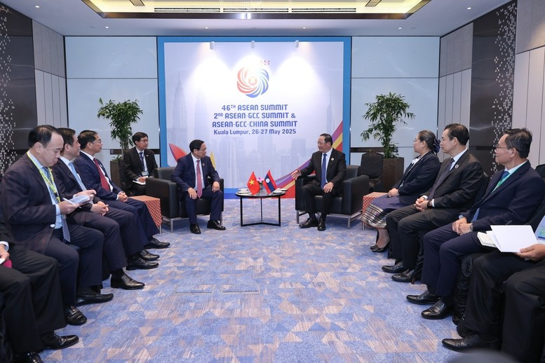 Hai Thủ tướng nhất trí phối hợp chặt chẽ triển khai hiệu quả các thỏa thuận cấp cao hai nước; tăng cường trao đổi đoàn các cấp, các kênh để không ngừng củng cố quan hệ chính trị tin cậy đặc biệt và bền chặt - Ảnh: VGP/Nhật Bắc