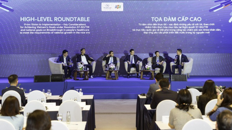 Một phiên tọa đàm cấp cao tại Diễn đàn "Đối mới sáng tạo trong lĩnh vực y tế". dienada-8047.png